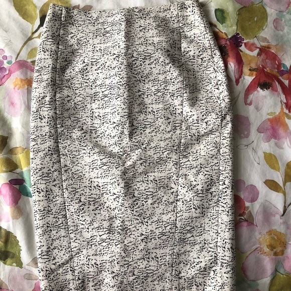 Rw&Co super flattering pencil skirt - Picture 4 of 6
